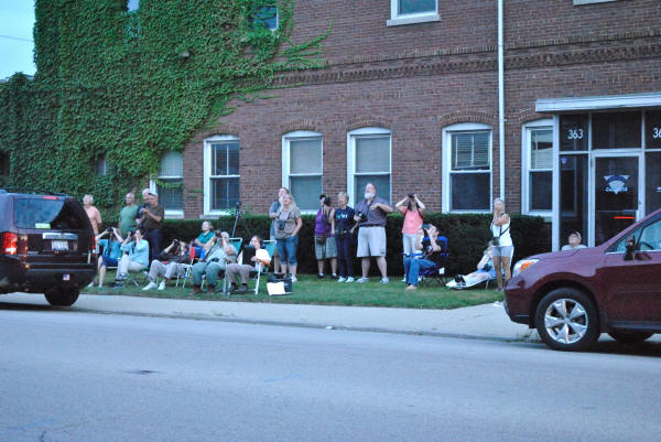 Chimney Swift Sit crowd